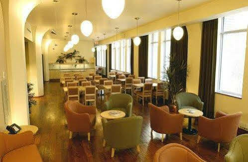 Le Square Phillips & 4*